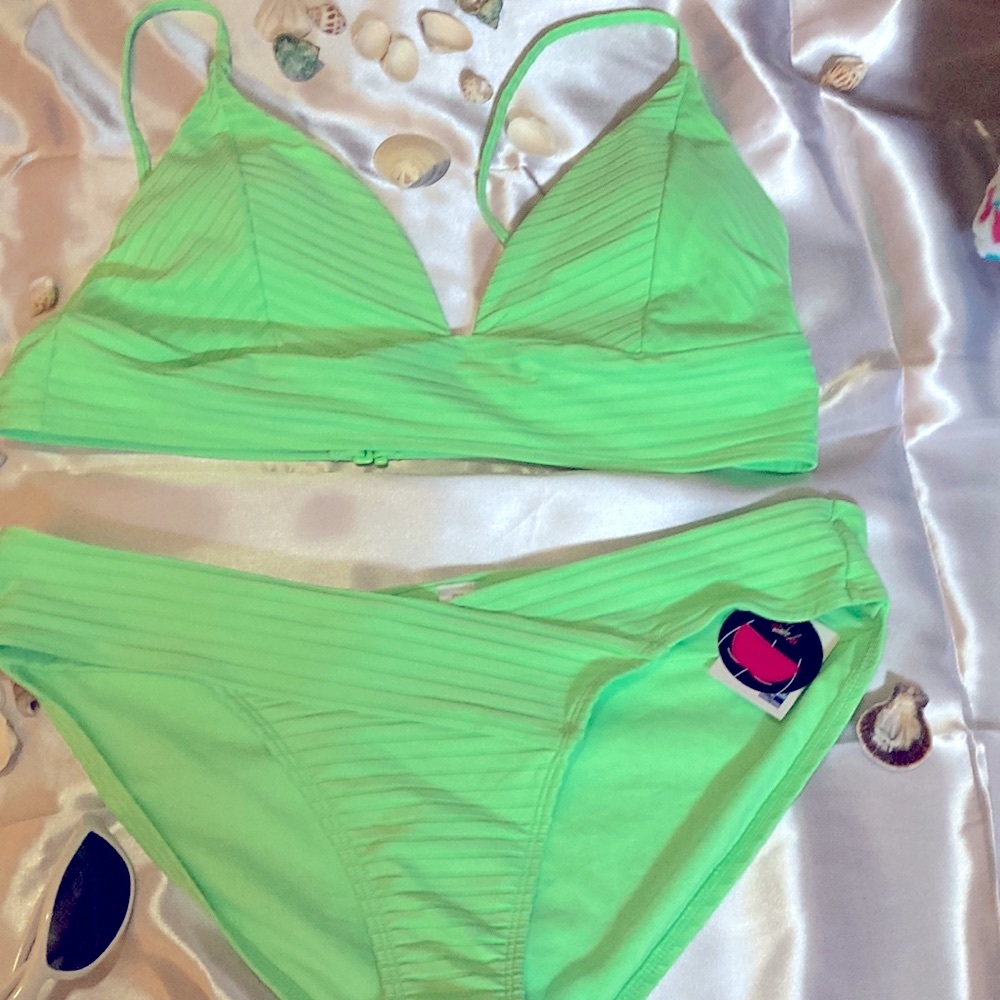 No boundaries bikini. Size 15 to 17.  Green still has tags.  Never been wore.